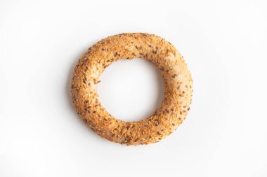 Beyaz zemin üzerinde Türk simidi