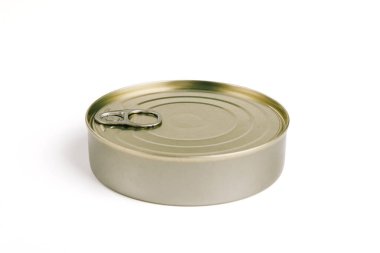 Balık, el yapımı kırpma yolu ile beyaz bir arkaplanda izole edilebilir