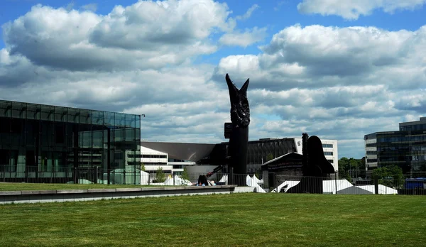 Şarkı söyleyen Pike, Helsinki