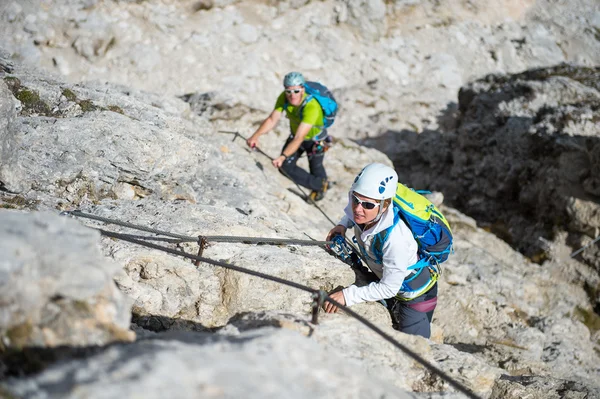 Alpine rotsklimmen in de natuur — Stockfoto