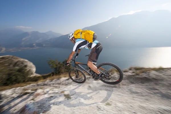 Blurred motion mountainbike downhill — Stock Photo, Image