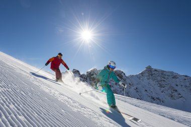 Güneşin Kayak yokuş aşağı