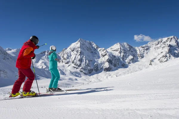 Panoramisch uitzicht op de skipiste — Stockfoto