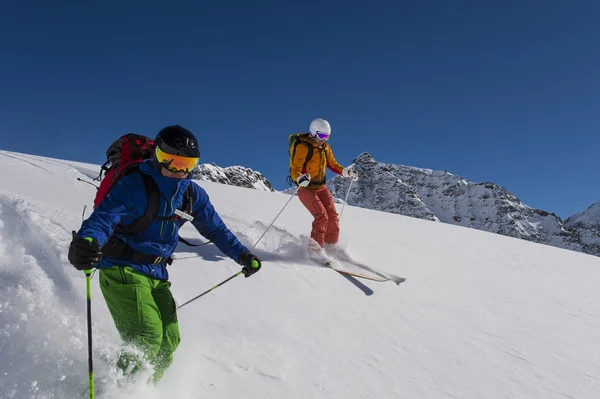 Diepe sneeuw afdaling — Stockfoto