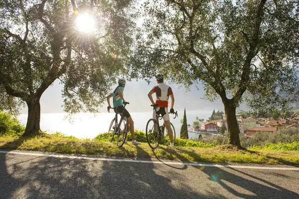 Як емоції на заході сонця - шосейні велосипеди — стокове фото