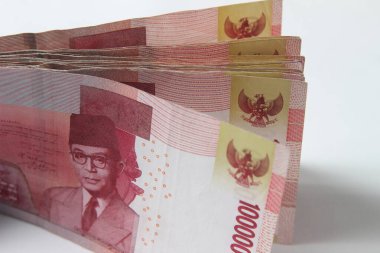 Fotoğraf: Rupiah Kâğıt Para, Beyaz Arkaplanda 100.000 Dolarlık Yakın Çekim