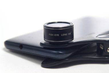 Ek Lens Balık Gözü 198 Derece Smartphone 'a eklenmiştir, White Backgroun' da süper geniş fotoğrafçılık için.