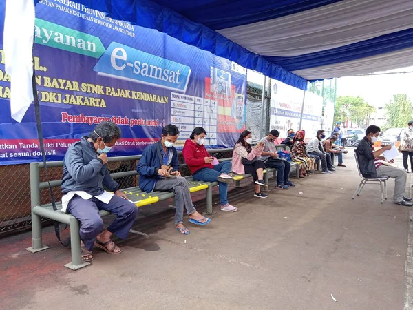 Hoofdartikel Foto Indonesië Oost Jakarta Samsat Office Augustus 2021 Mensen — Stockfoto