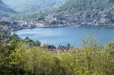 Lugano Gölü 'ndeki Ponte Tresa' nın havadan görünüşü
