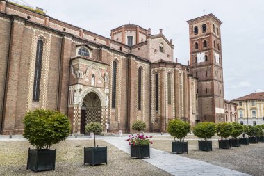 Piedmont 'taki güzel Asti Katedrali.