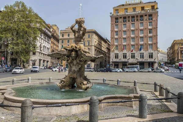 ローマ イタリア 2020年4月10日 美しい噴水のあるバルベリーニ広場 — ストック写真