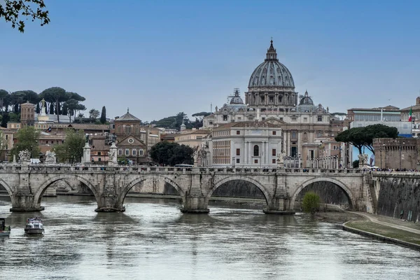 Rzeka Tevere Watykanem Tle — Zdjęcie stockowe