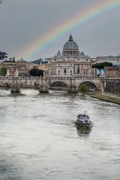 Tevere River Rainbow Dome Basilica San Pietro Background — Stock Photo, Image