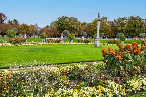 Los Hermosos Jardines Luxemburgo Con Flores Colores París —  Fotos de Stock