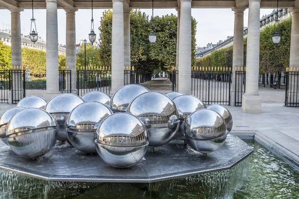 Parigi Francia 2018 Sfere Nella Piazza Del Palais Royal Parigi — Foto Stock