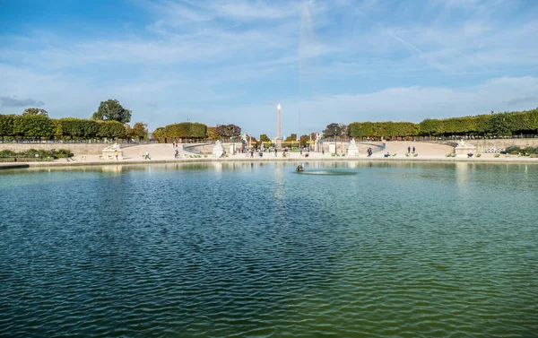 Paris Frankreich 2018 Die Tuileries Gärten Mit Ihren Schönen Springbrunnen — Stockfoto