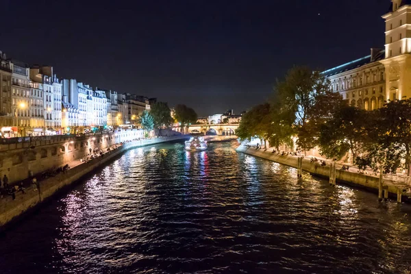 Paris France 2018 River Seine Човнами Освітленими Вночі — стокове фото