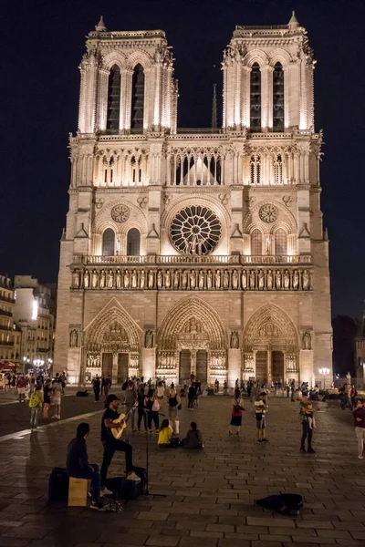 Paryż Francja 2018 Katedra Notre Dame Ulicznym Artystą Nocy — Zdjęcie stockowe