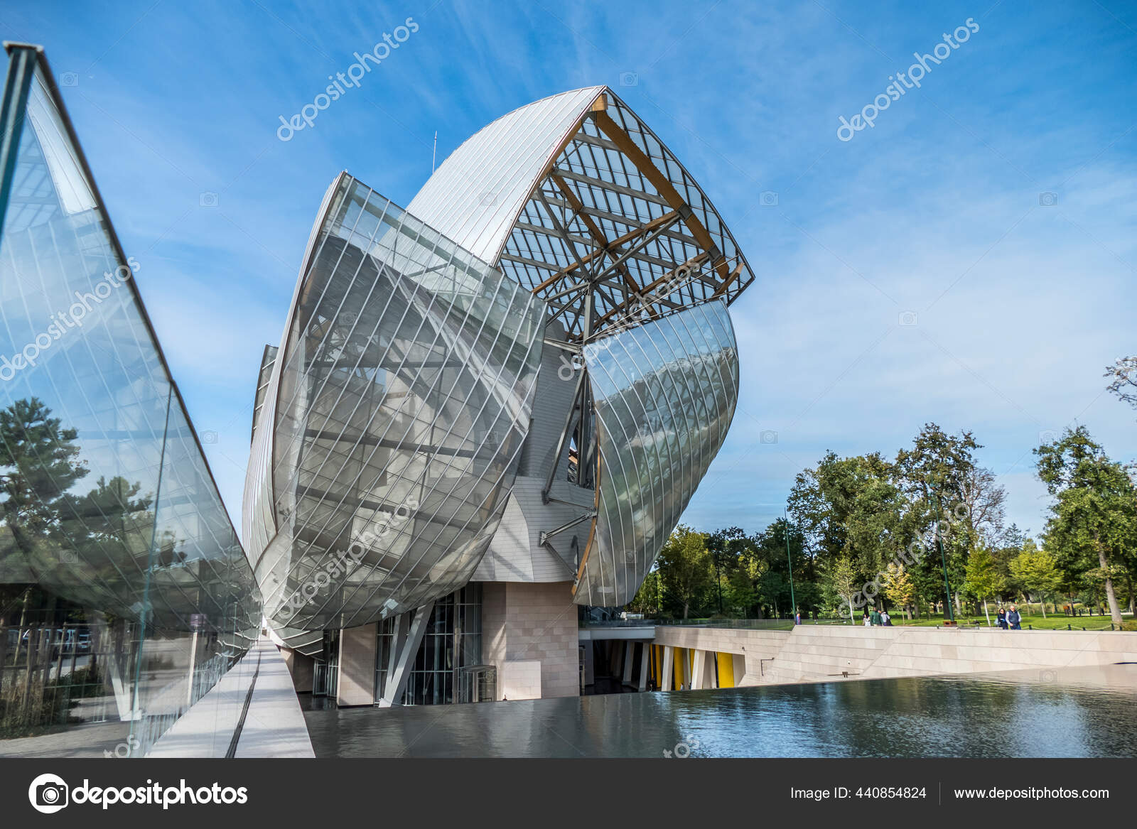 Paris France 2018 Beautiful Building Vuitton Foundation Paris – Stock  Editorial Photo © AlePana #440854824