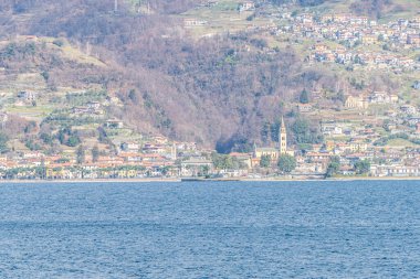 Como Gölü 'nden görünen Gravedona manzarası