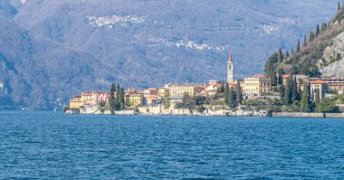 Como Gölü 'ndeki Varenna manzarası