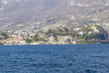 Lecco Gölü üzerindeki Valmedrera manzarası