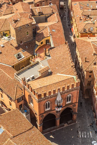 Flygfoto Över Bologna Med Vacker Kyrka Och Historiska Byggnader — Stockfoto