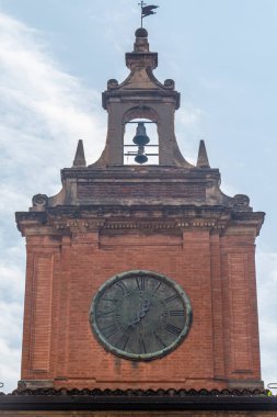 Bologna 'daki Archiginnasio kütüphanesinin kule saati.