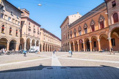 Bologna, İtalya - 05-01-2021: Bologna 'daki Santo Stefano Meydanı' nın ekstra geniş görünümü