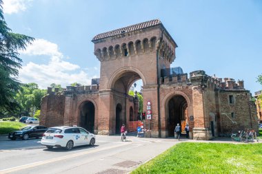 Bolonya, İtalya - 05-01-2021: Bologna 'daki güzel Porta Saragozza