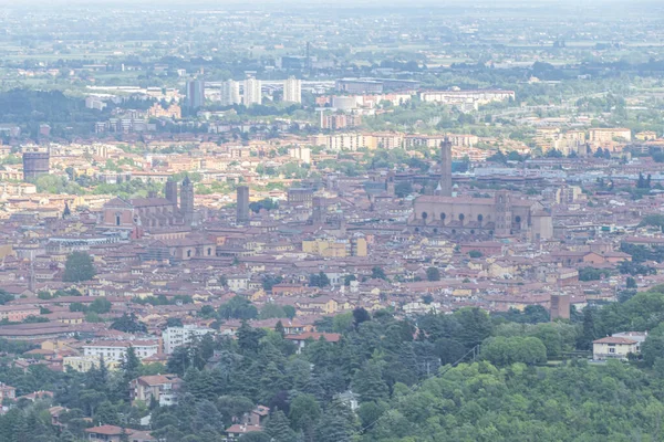 Вид Воздуха Болонью Красивой Церковью Башнями — стоковое фото