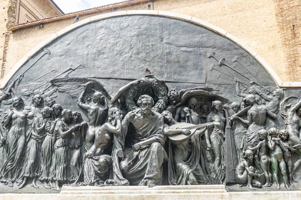 パルマにあるジュゼッペ ヴェルディの記念碑 — ストック写真
