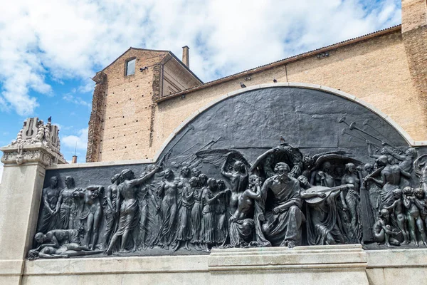 パルマにあるジュゼッペ ヴェルディの記念碑 — ストック写真