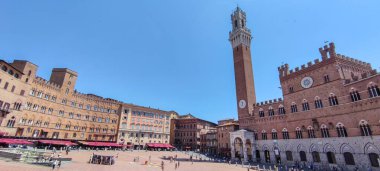 Siena, İtalya - 05-07-2021: Siena 'daki güzel Piazza del Campo