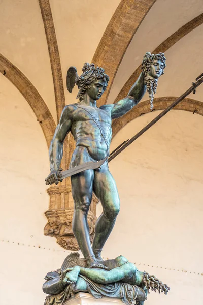 フィレンツェ イタリア 2021 ペルセウス像 フィレンツェのメデューサの頭を持つ — ストック写真