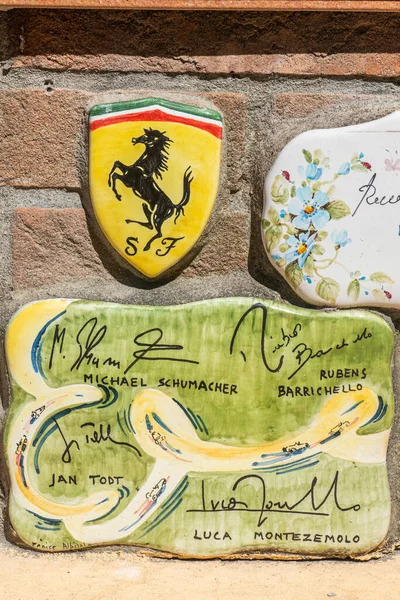 Alassio Italy 2021 Muretto Alassio Ferrari Emblem Signatures Michael Schumacher — Stock Photo, Image