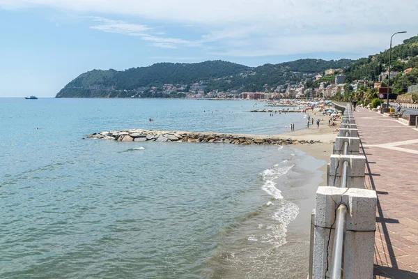 Laigueglia イタリア 2021 美しいビーチとLaiguegliaの風景 — ストック写真