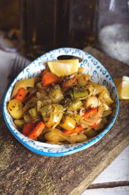 Pırasa zeytinyağı (Türkçe: Zeytinyagli Pirasa). Türk Pırasası ve Havucu Zeytinyağında Kavurma. 