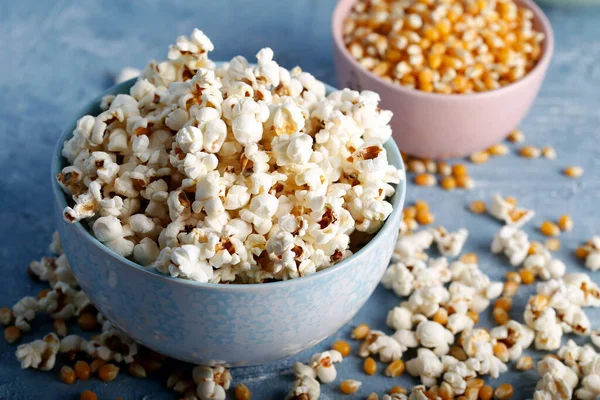 Salty Popcorn Blue Bowl Corncobs Blue Background — Stock Photo, Image