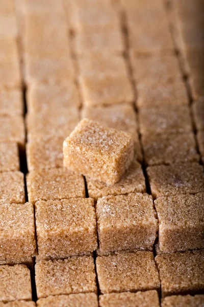 ブラウンシュガーキューブ 天然黒糖キューブ 食品の背景 — ストック写真