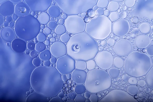 Aceite Mezclado Con Agua Fondo Azul Abstracto —  Fotos de Stock