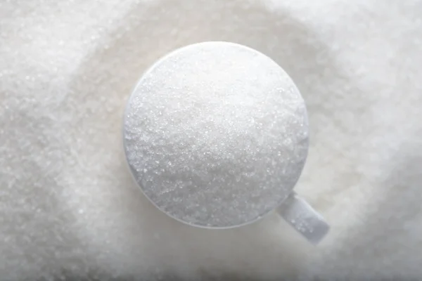 Beyaz Fincanda Beyaz Granüle Şeker Bir Yığın Şeker — Stok fotoğraf