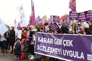 İzmir, Türkiye - 03-20-2021: Hükümetin 