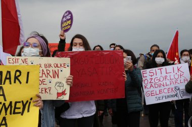 İzmir, Türkiye - 03-20-2021: Hükümetin 