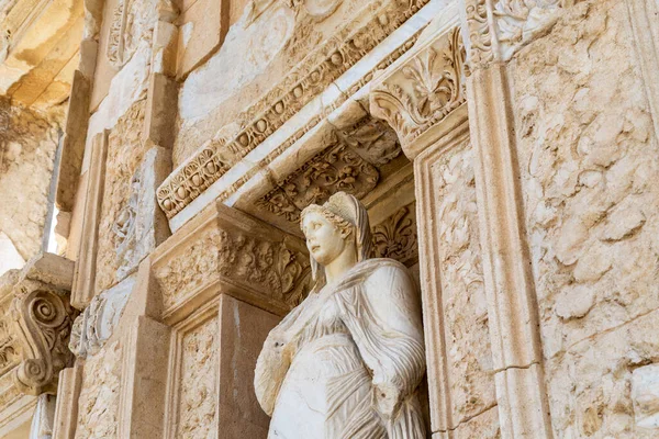 セラス図書館でエフェソス イズミル トルコ エペソの古代都市にあるケレス図書館 — ストック写真