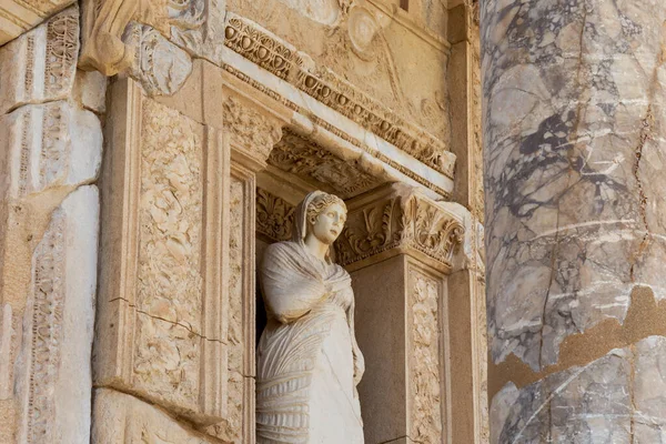 セラス図書館でエフェソス イズミル トルコ エペソの古代都市にあるケレス図書館 — ストック写真
