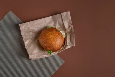 Sebzeli vejetaryen ceviche burger.