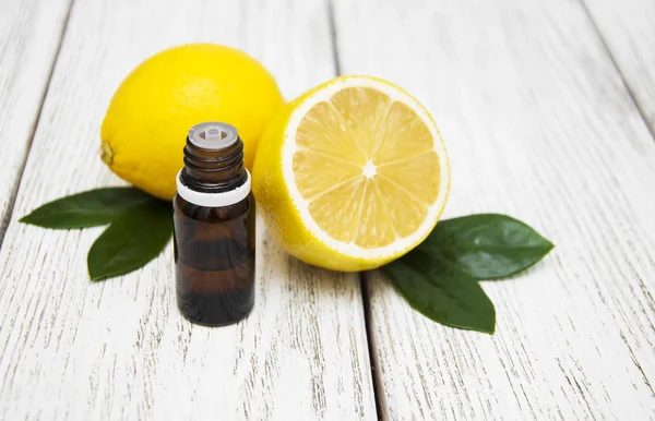 Essential oil of lemon — Stock Photo, Image