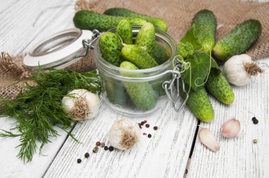 Küçük bir salatalık