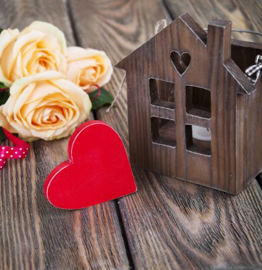 güzel güller ve kırmızı kalp